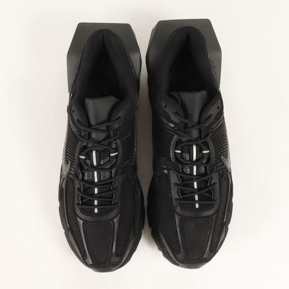 ×A–COLD–WALL ZOOM VOMERO +5 (AT3152-001)