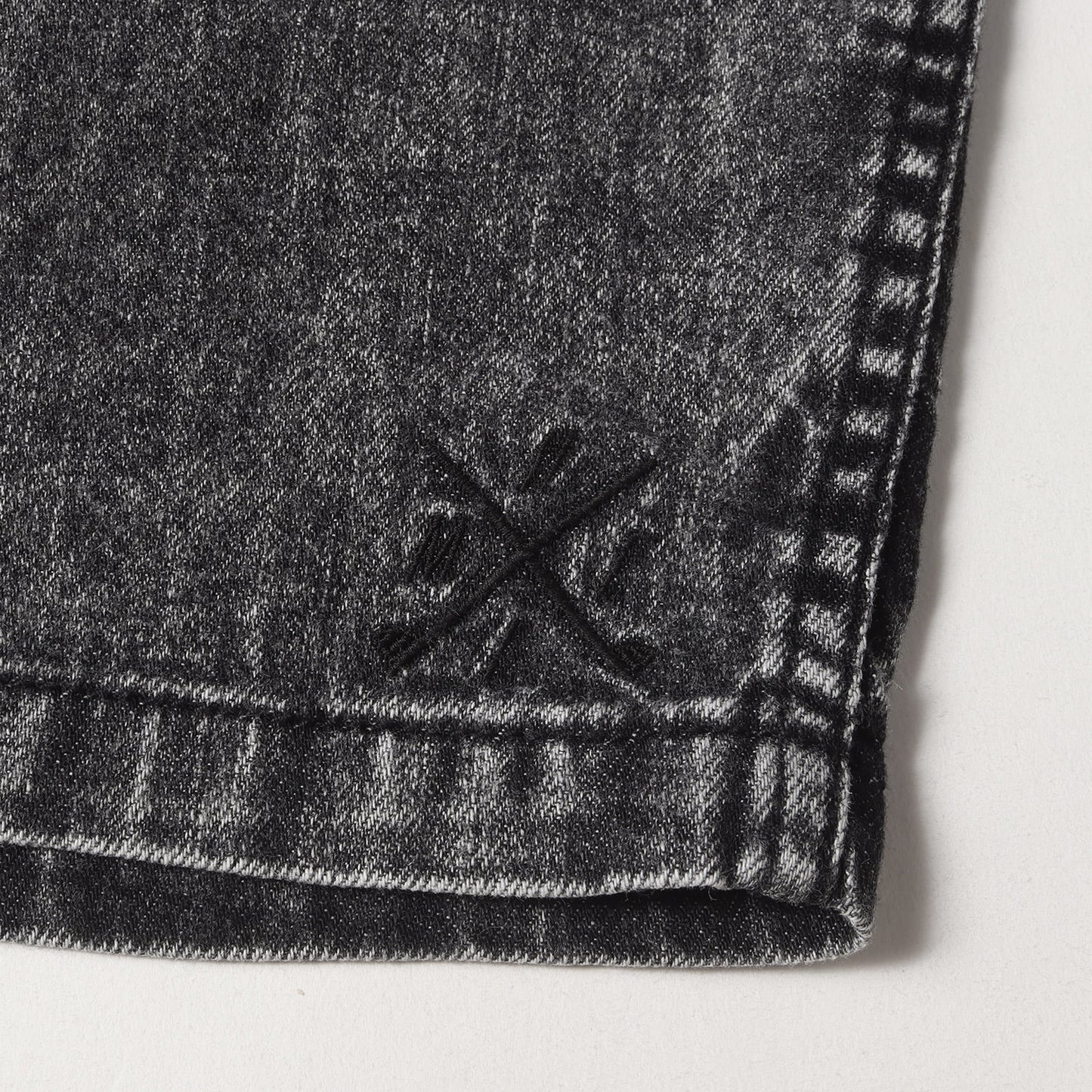 ケミカルウォッシュ デニム ショーツ(CHEMICAL DENIM SHORTS)