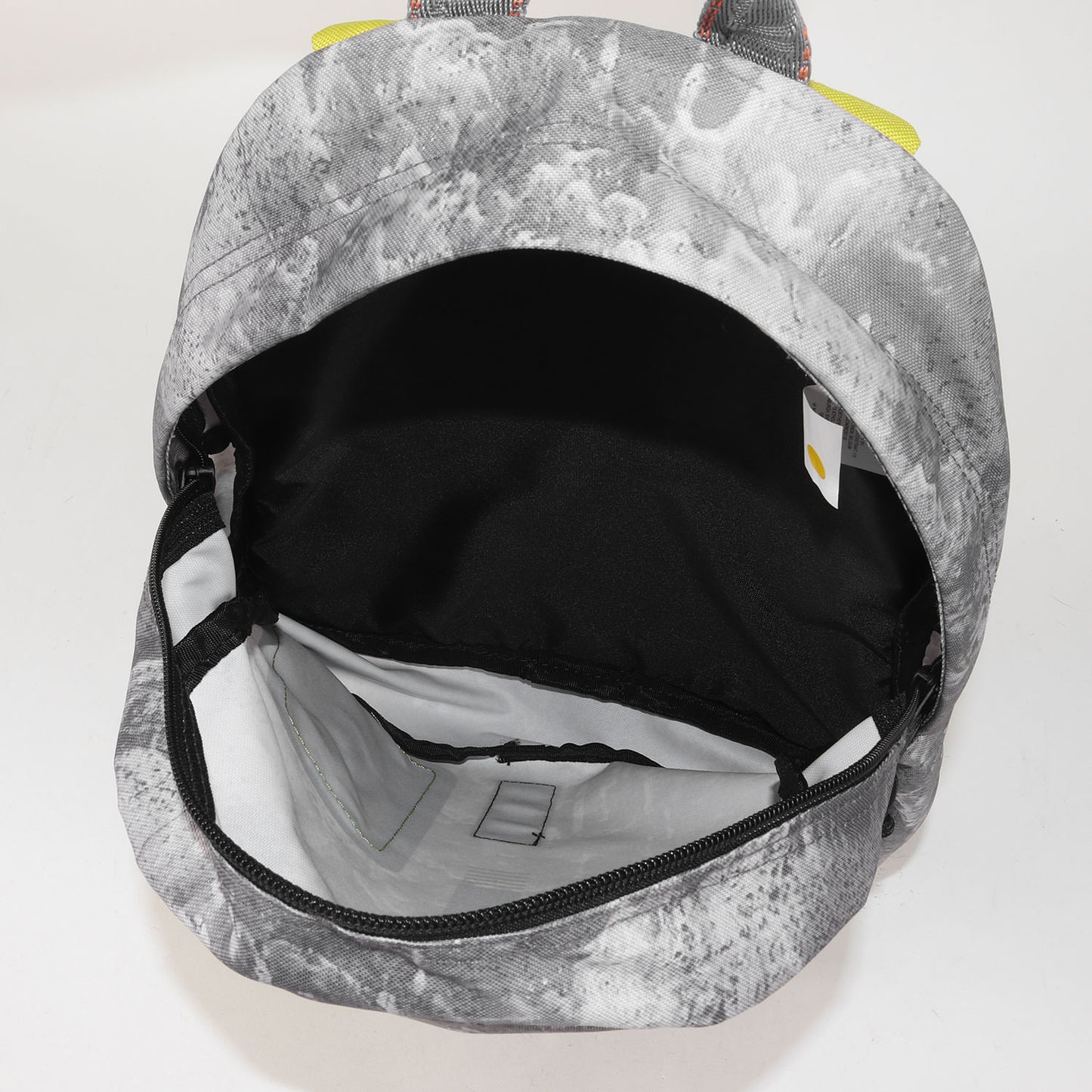 ×EASTPAK 総柄 スモール バックパック(Greyscale Small Backpack)
