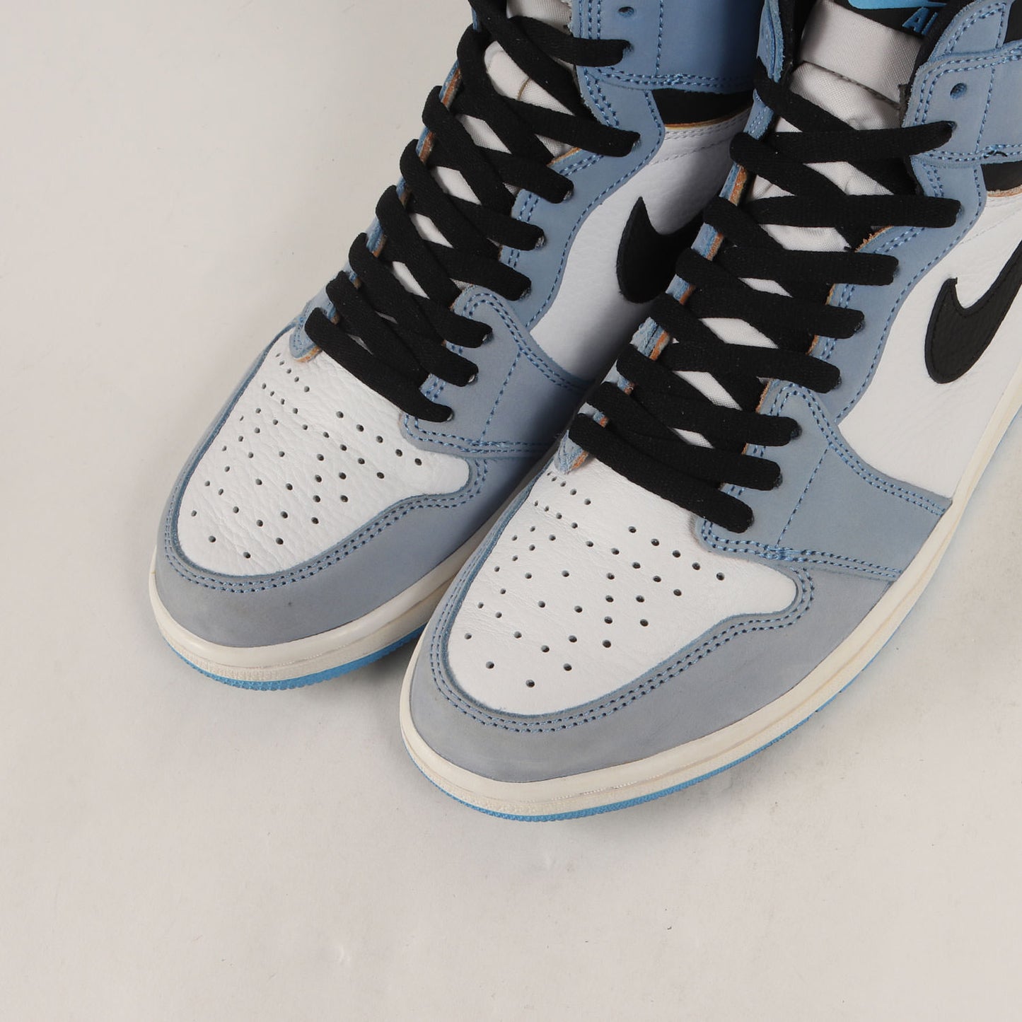 AIR JORDAN 1 RETRO HIGH OG UNIVERSITY BLUE (555088-134)