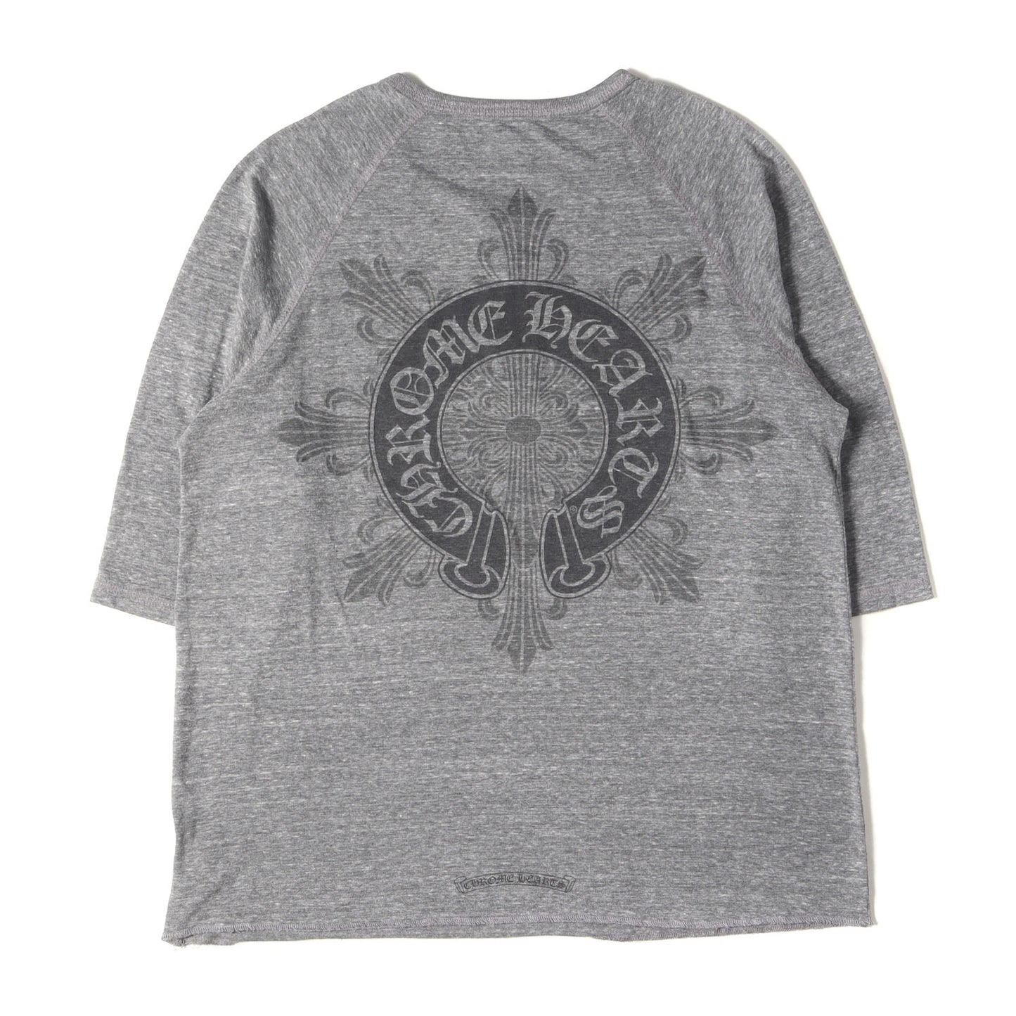 スクロールラベル ヘンリーネック 5分袖 Tシャツ