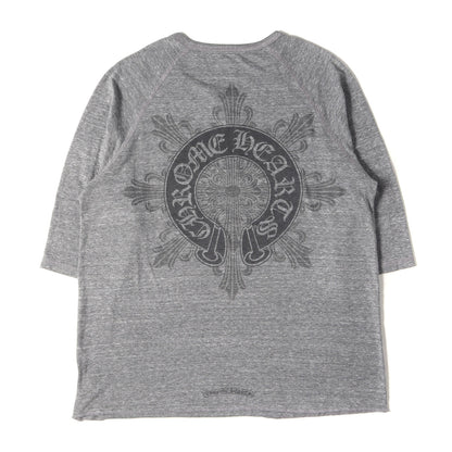 スクロールラベル ヘンリーネック 5分袖 Tシャツ