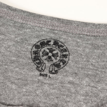 スクロールラベル ヘンリーネック 5分袖 Tシャツ