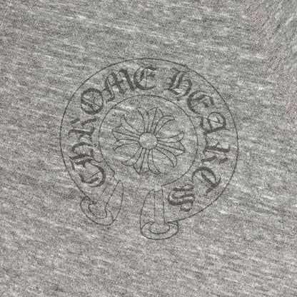スクロールラベル ヘンリーネック 5分袖 Tシャツ