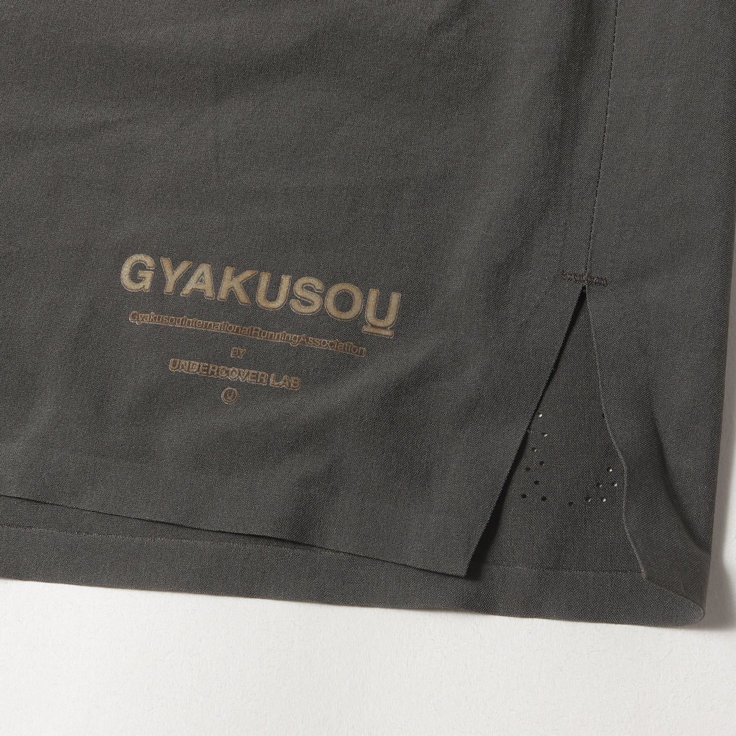 ×NIKE GYAKUSOU ストレッチ ランニングショーツ