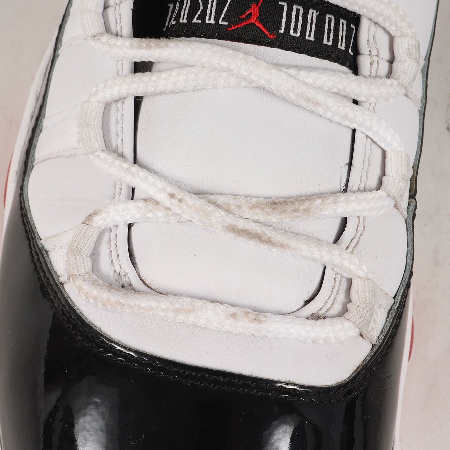 AIR JORDAN 11 RETRO LOW WHITE BRED (AV2187-160)