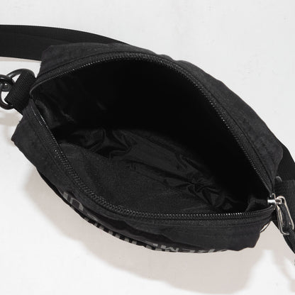 リフレクターロゴ柄 ショルダーバッグ(3M Reflective Repeat Shoulder Bag)