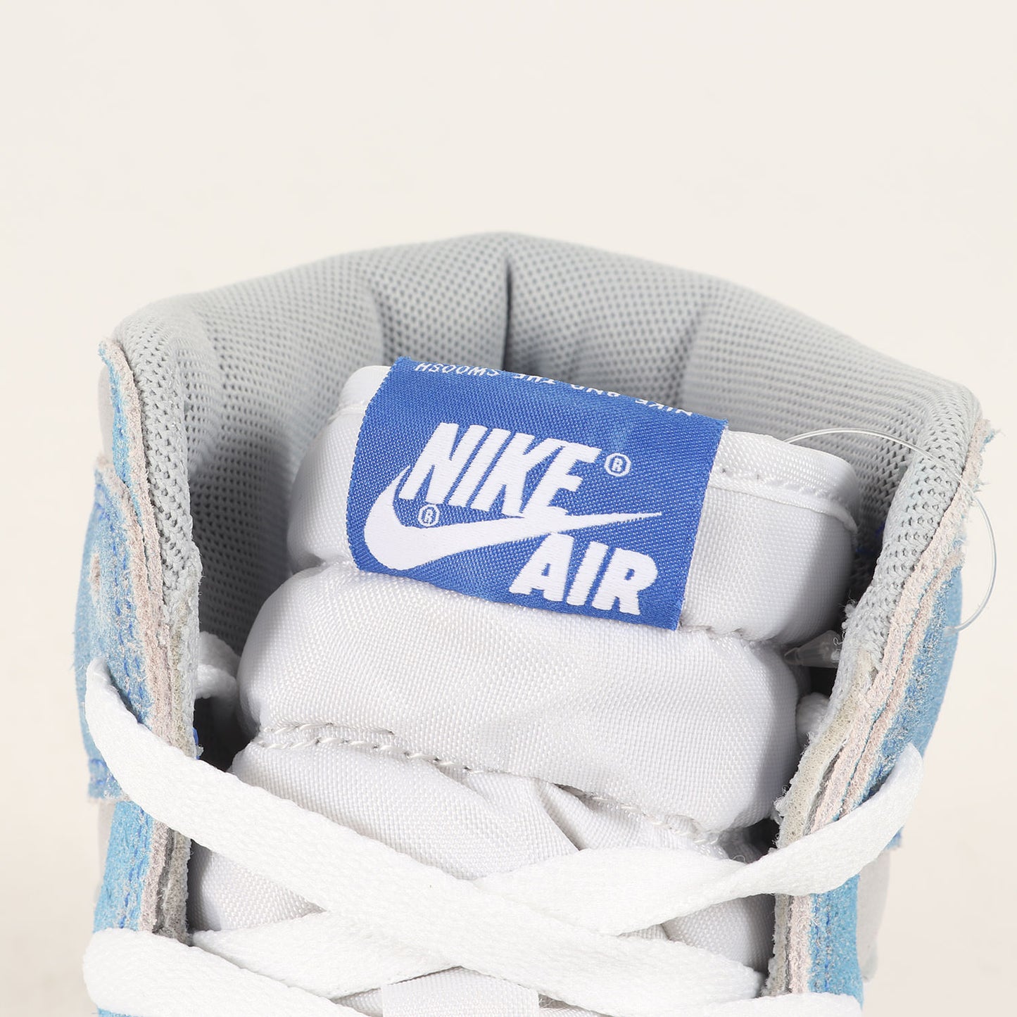 AIR JORDAN 1 RETRO HIGH OG HYPER ROYAL (555088-402)