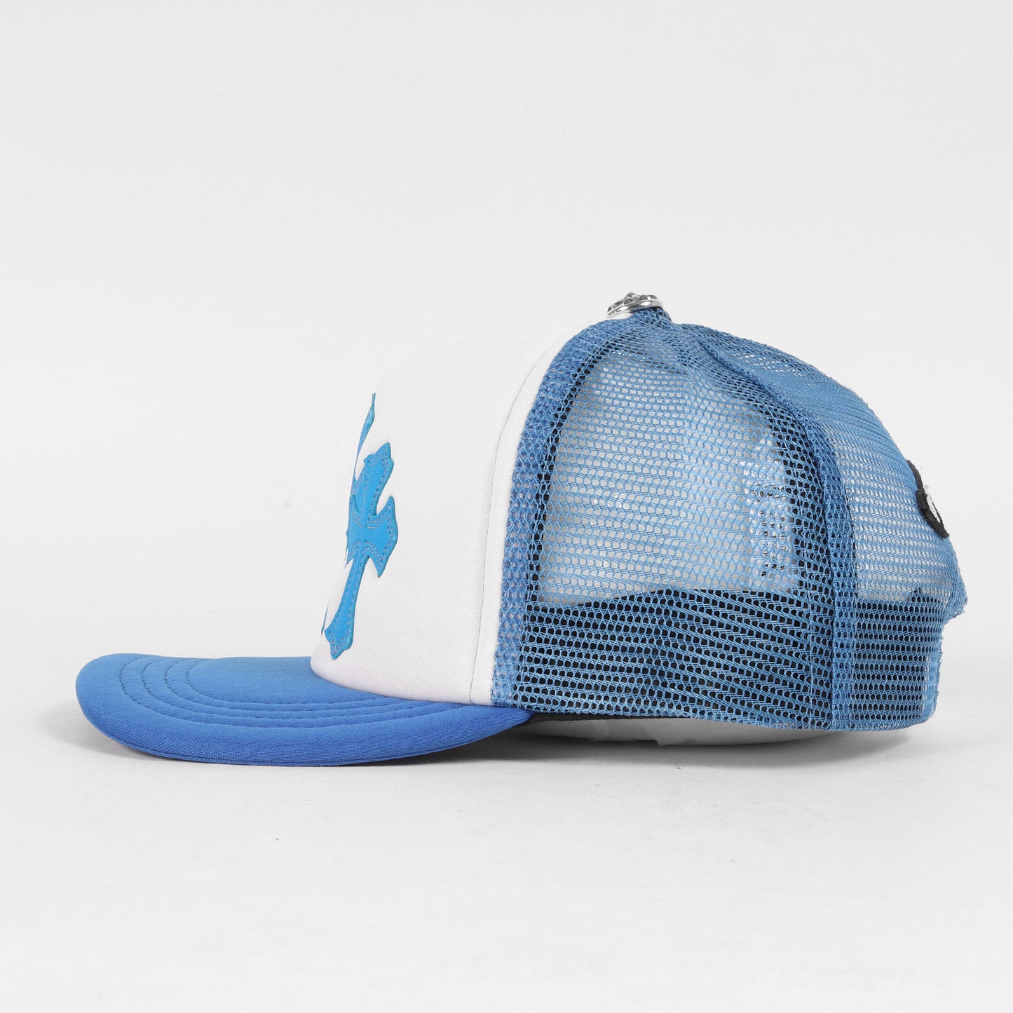 24年 レザー セメタリークロス トラッカー メッシュキャップ(TRUCKER CAP)