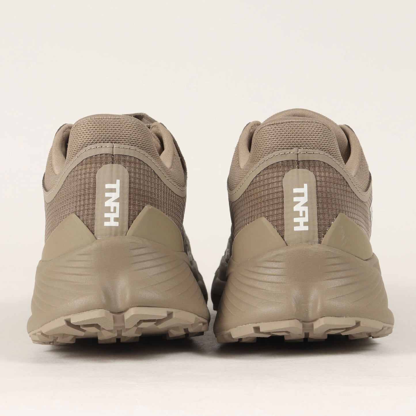 24AW ×HYKE ベクティブ エンデュリス  トレイルランニングシューズ(Vective Enduris 3 SE)