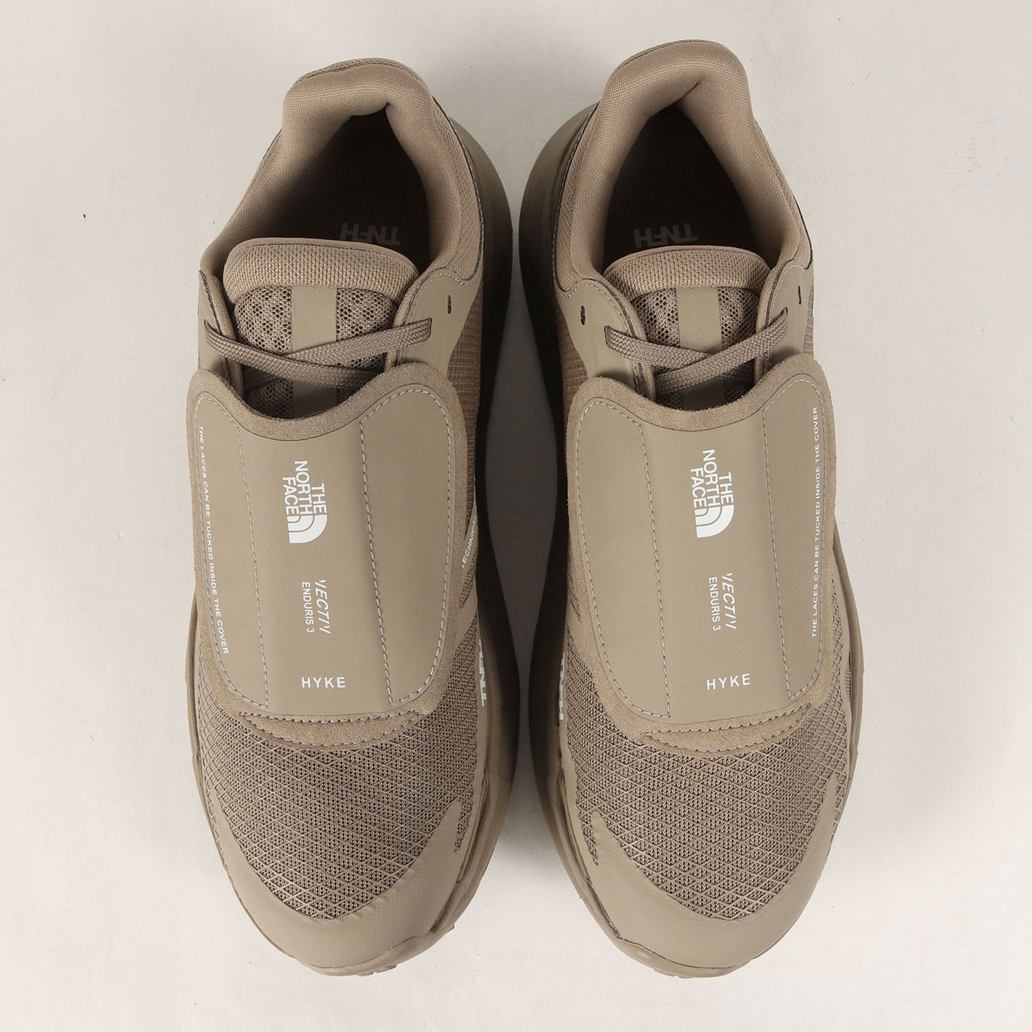 24AW ×HYKE ベクティブ エンデュリス トレイルランニングシューズ(Vective Enduris 3 SE)