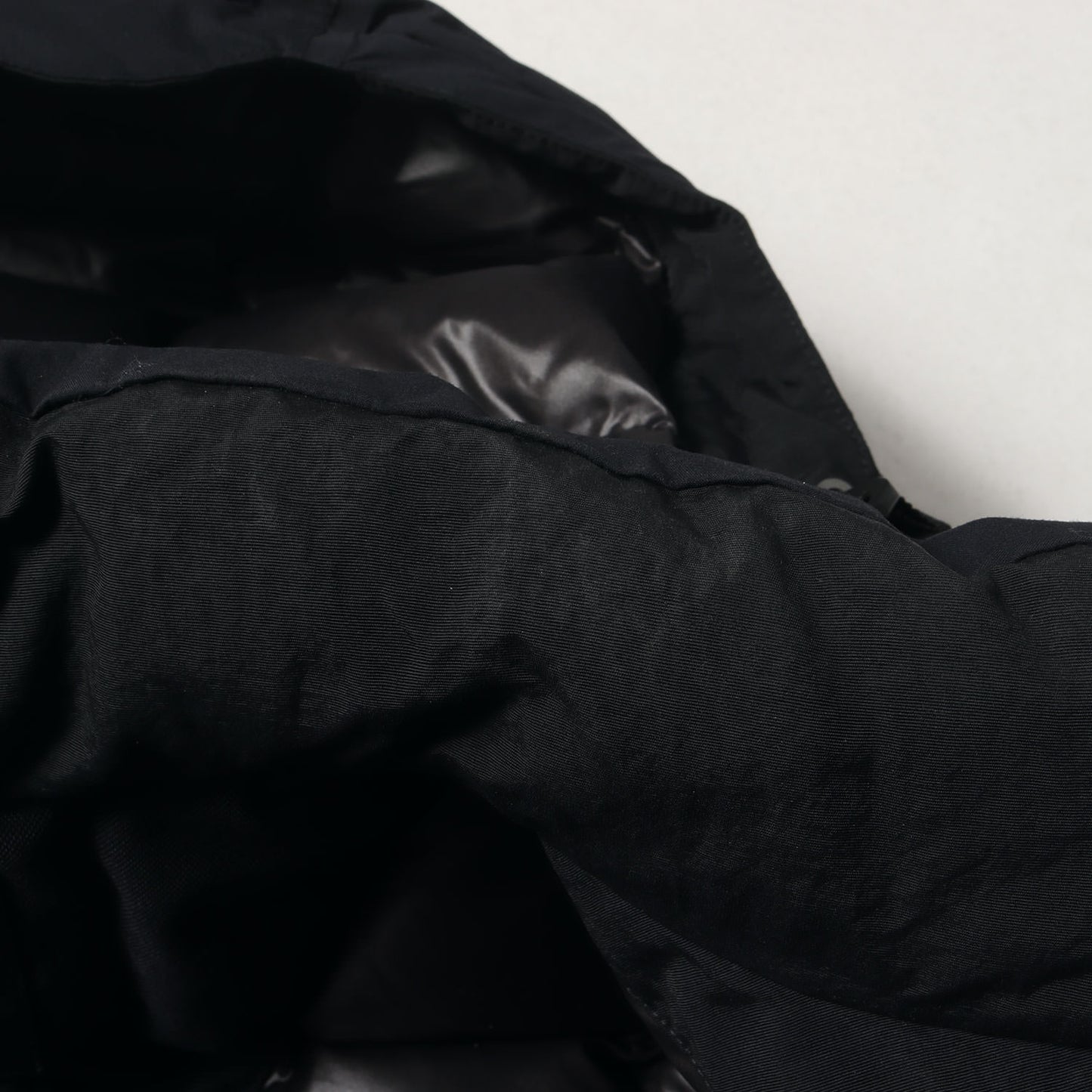 BLK ゴアテックス フード付き ダウンジャケット(GORE-TEX PACLITE NYLON TAFFEA DOWNJACKET)