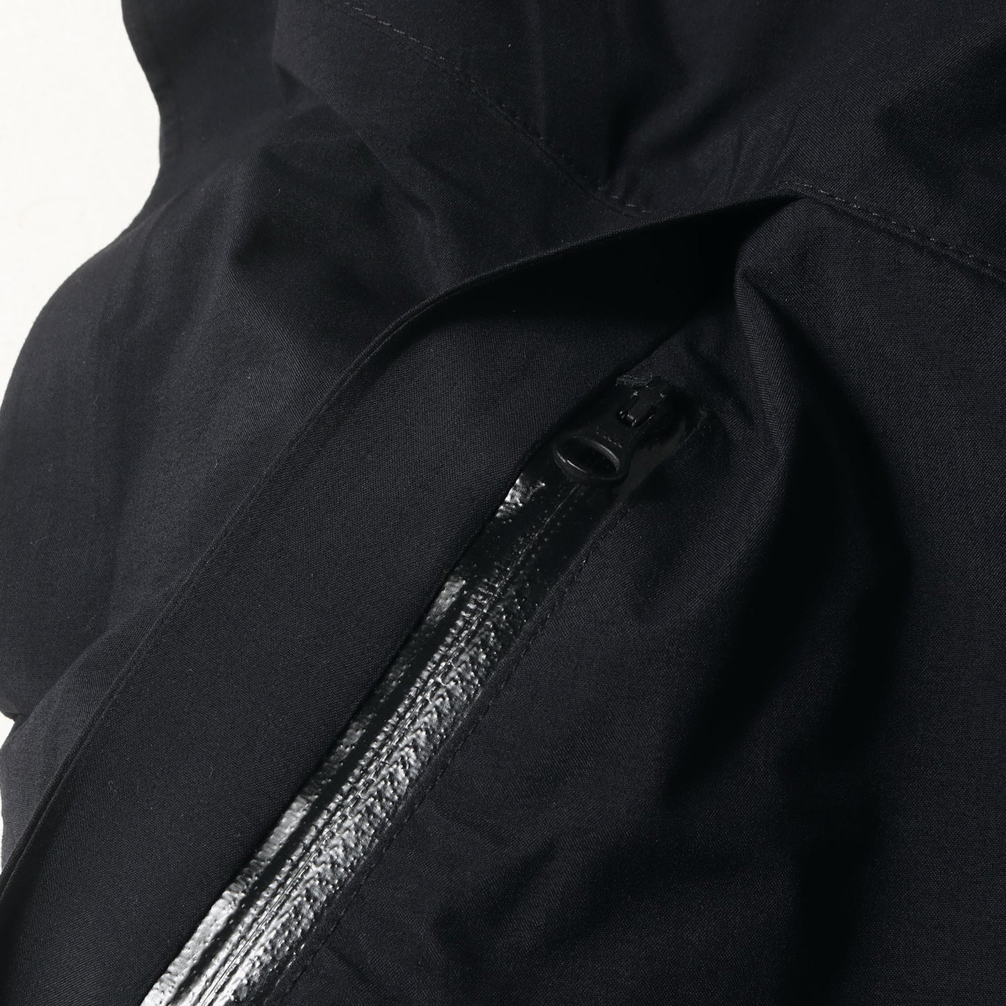 BLK ゴアテックス フード付き ダウンジャケット(GORE-TEX PACLITE NYLON TAFFEA DOWNJACKET)