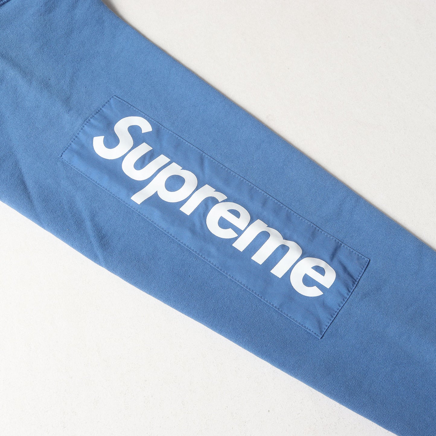 袖パッチ付き スウェット パーカー(Sleeve Patch Hooded Sweatshirt)
