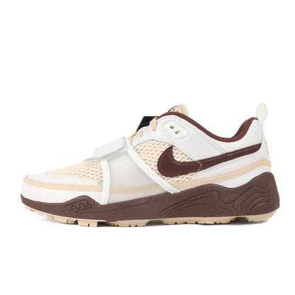×Travis Scott ZOOM FIELD JAXX WHITE & LIGHT CHOCOLATE (HQ3073-100)