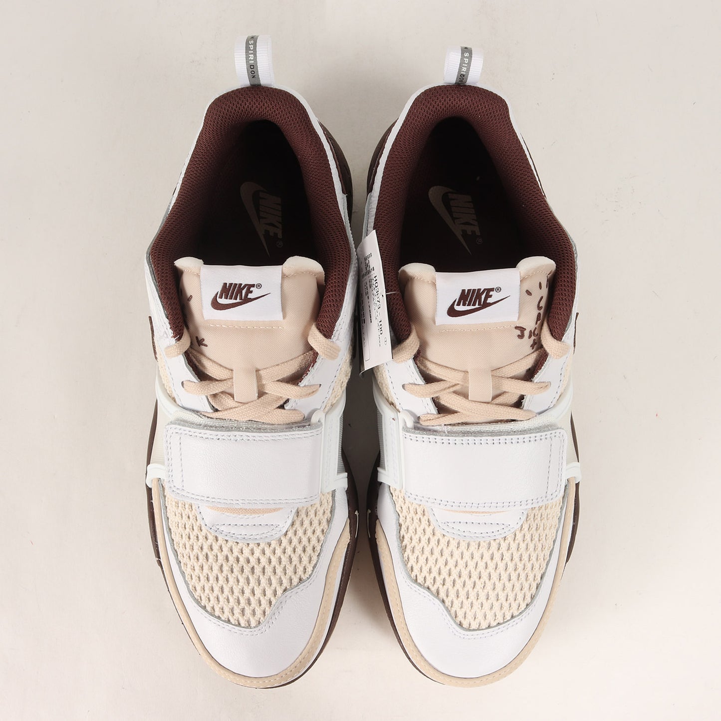×Travis Scott ZOOM FIELD JAXX WHITE & LIGHT CHOCOLATE (HQ3073-100)