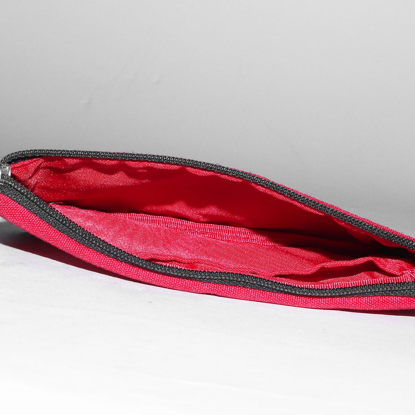ブランドロゴ モバイルポーチ(Mobile Pouch)