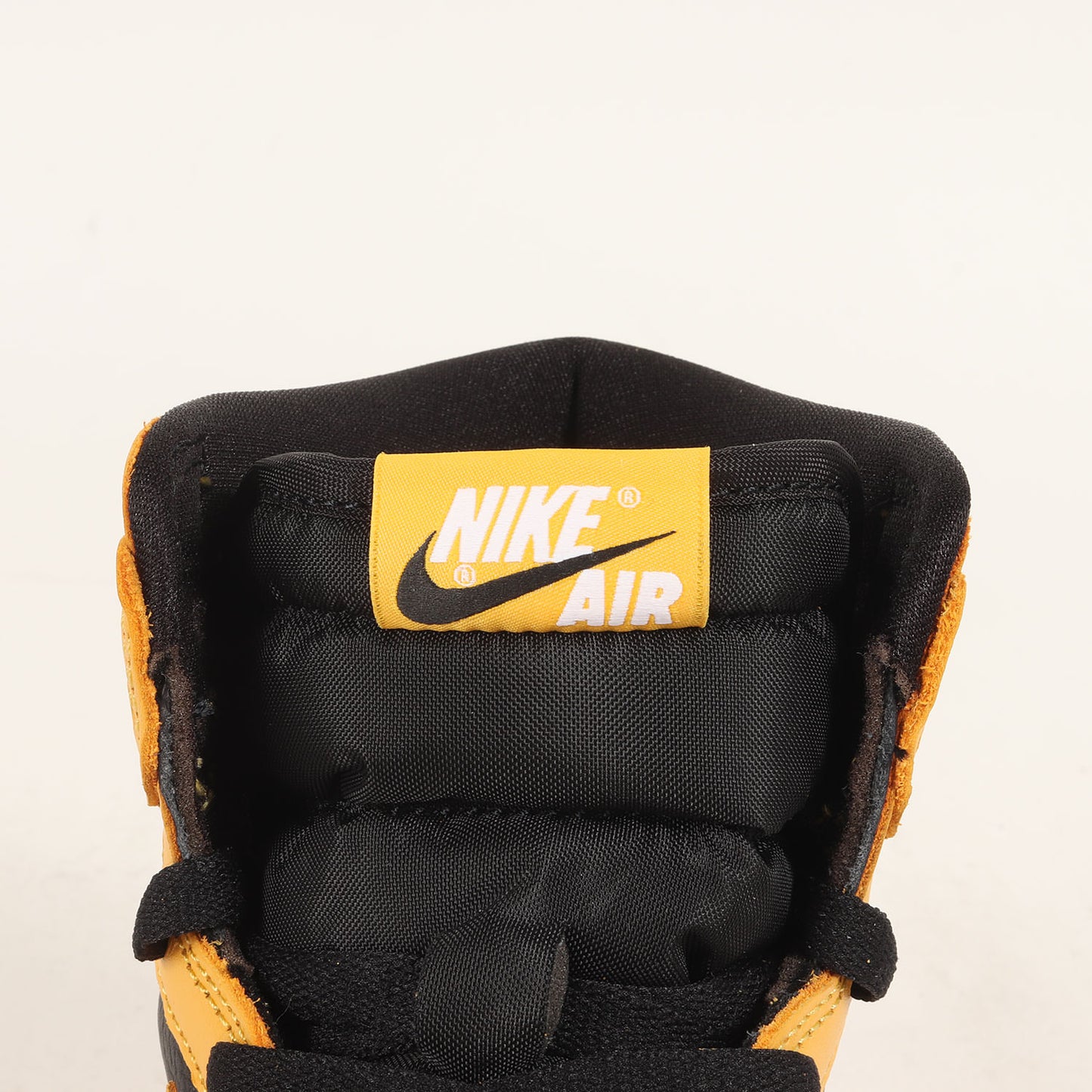 AIR JORDAN 1 RETRO HIGH OG POLLEN (555088-701)