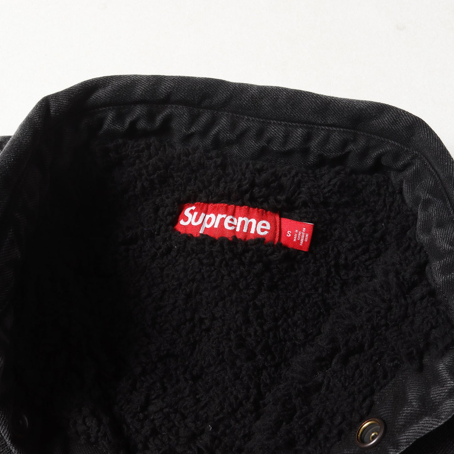 24AW アーチロゴ 裏地ボア デニム ワークシャツジャケット(Faux Shearling Lined Work Shirt)