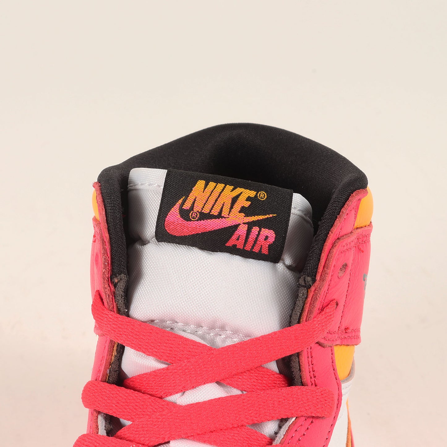 AIR JORDAN 1 RETRO HIGH OG LIGHT FUSION RED (555088-603)