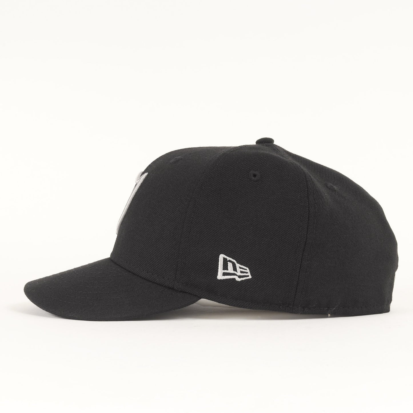 ×NEW ERA エンブレムロゴ ベースボールキャップ