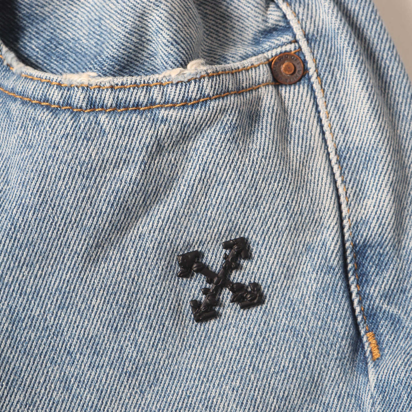 アイコン刺繍 スリムテーパード イージー デニムパンツ