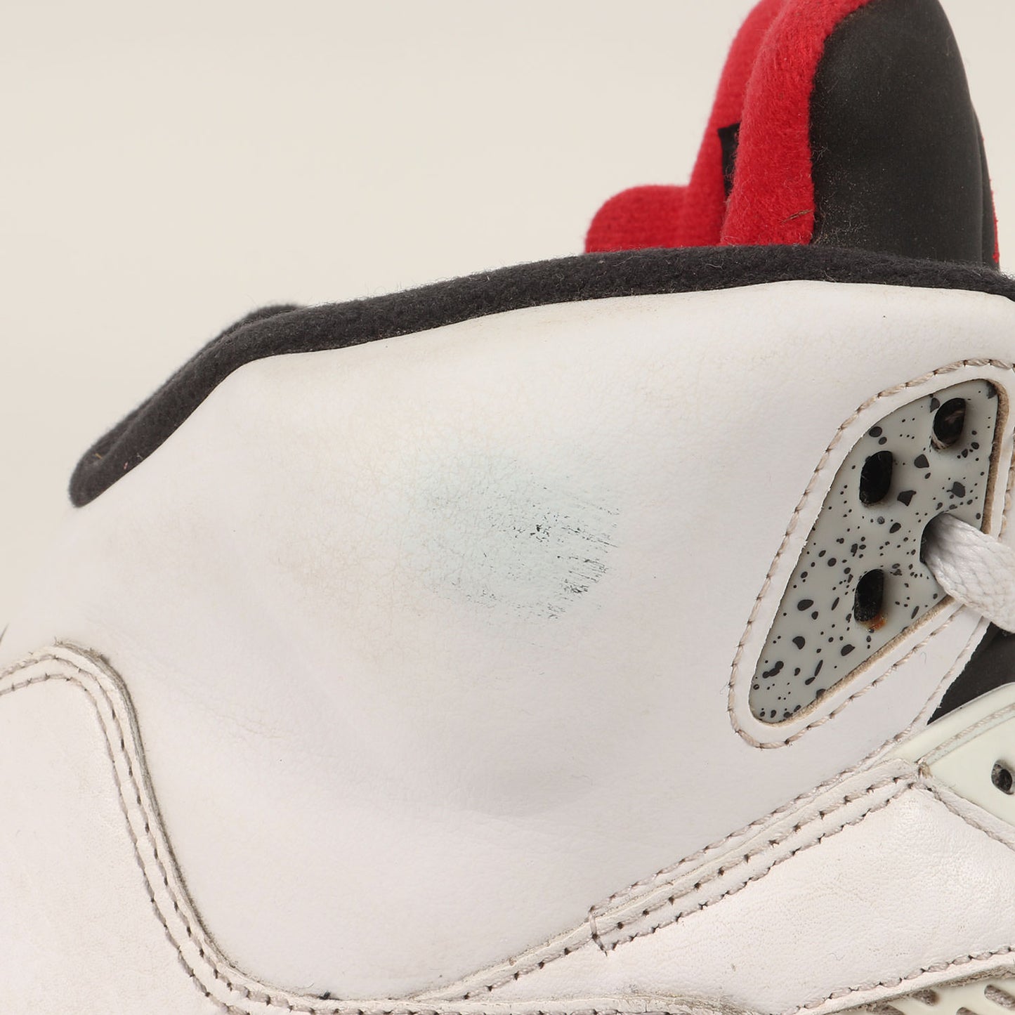 AIR JORDAN 5 RETRO WHITE CEMENT (136027-104)