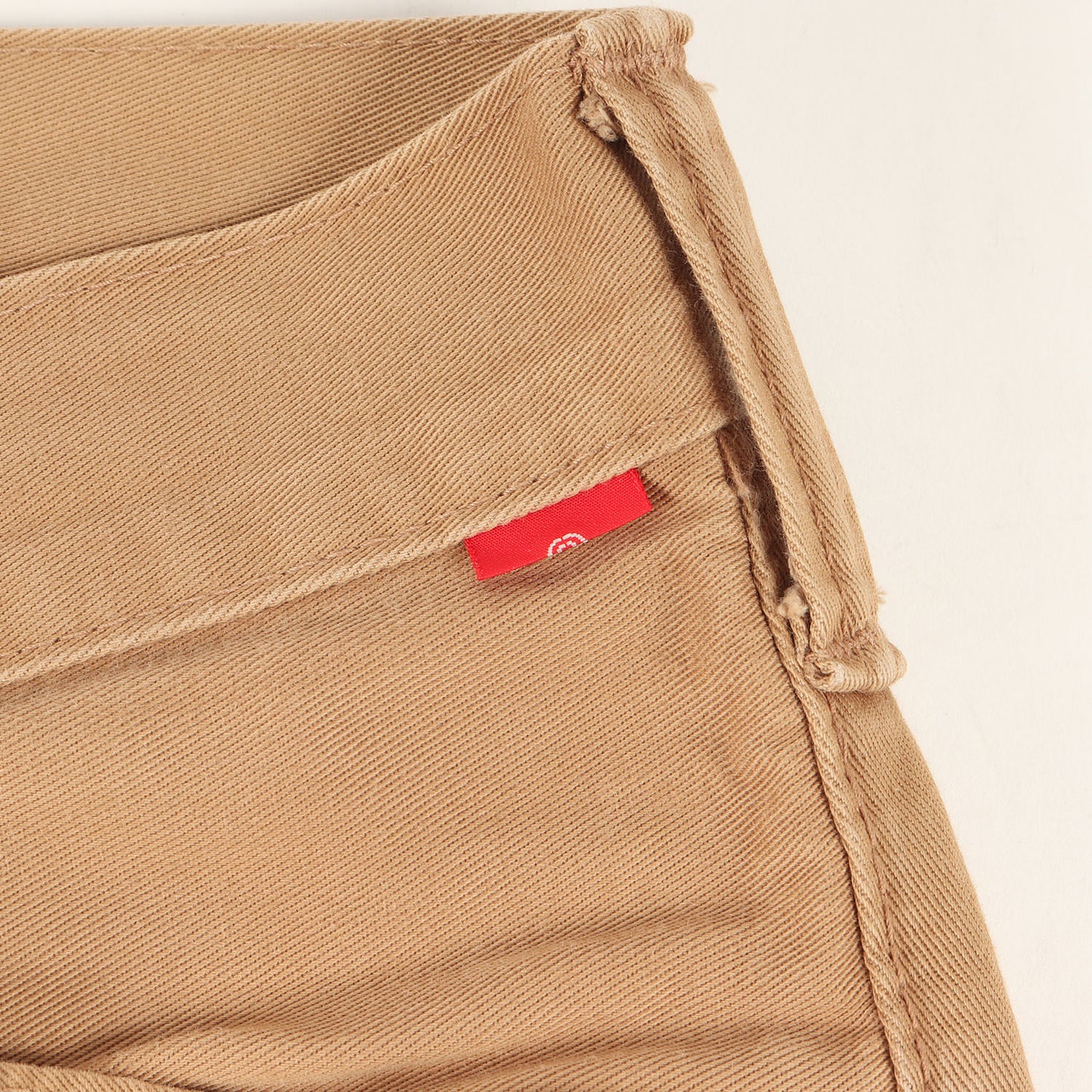 シンチバック付き コットンツイル チノパンツ