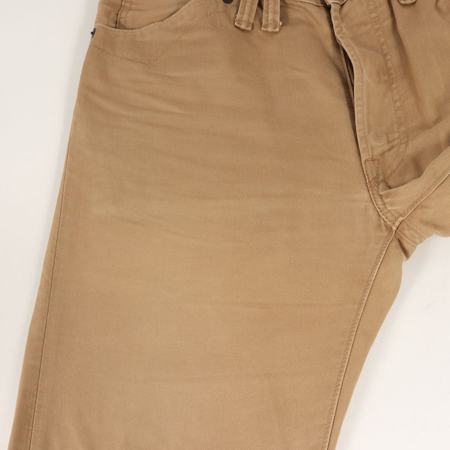 シンチバック付き コットンツイル チノパンツ