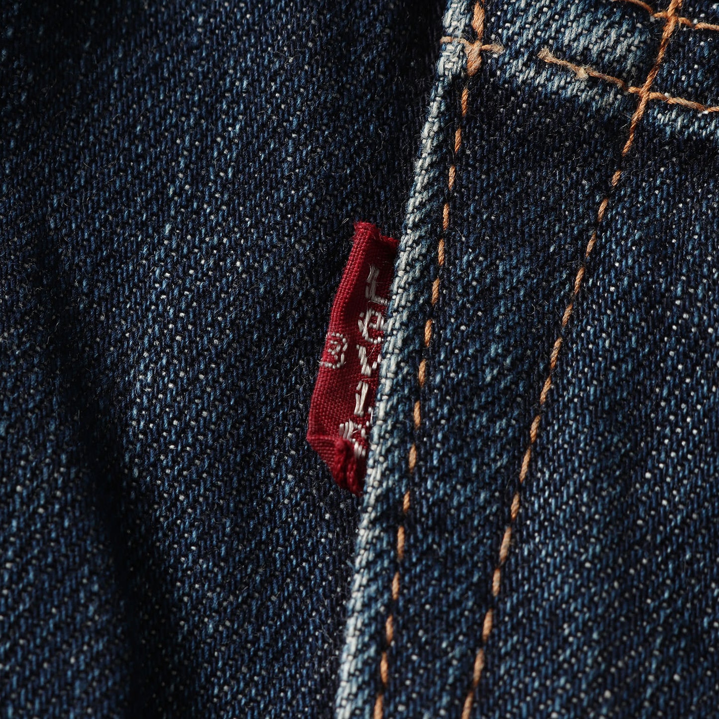 ×Levi's ロゴプリント テーパード デニムパンツ