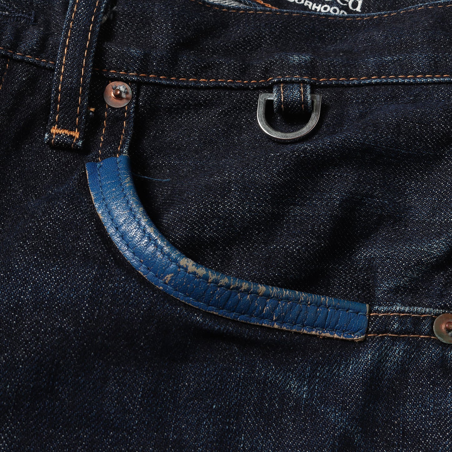 ×Levi's ロゴプリント テーパード デニムパンツ