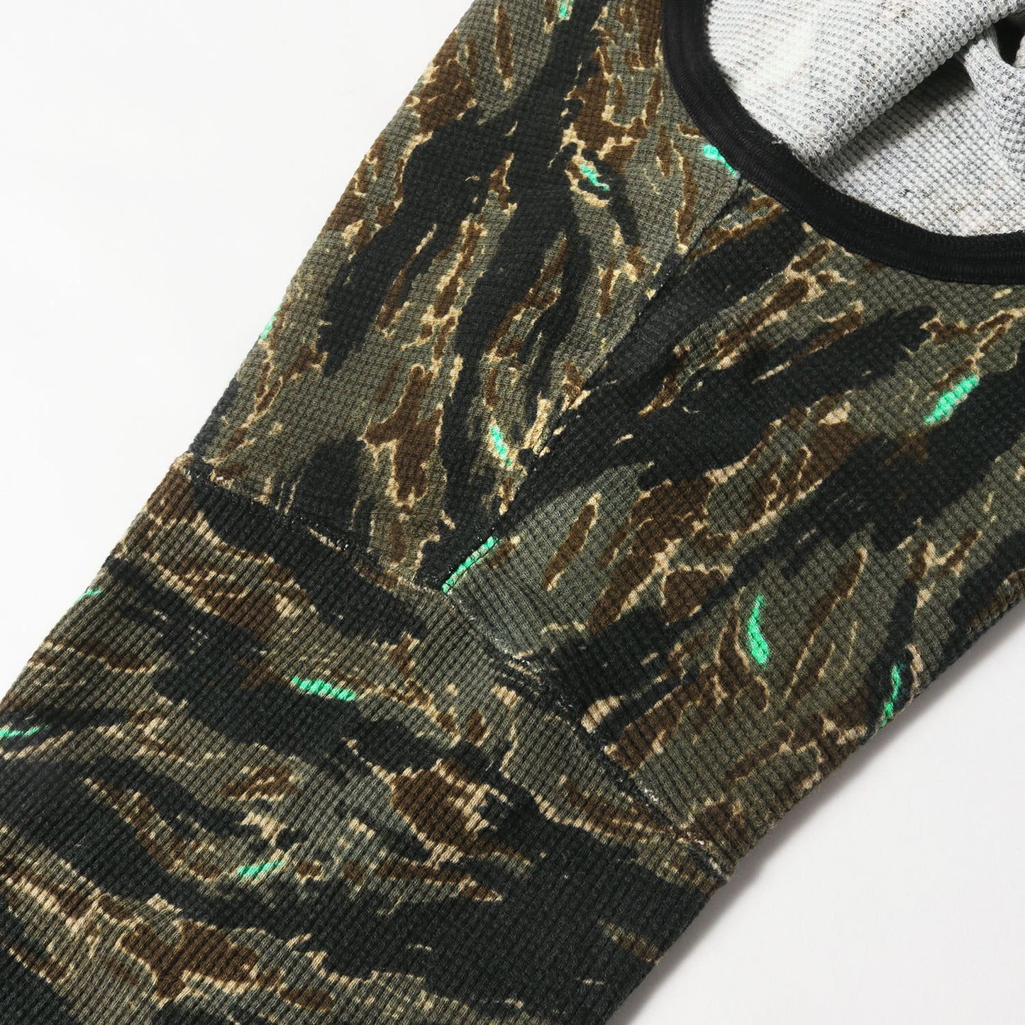 01SS INTER LOCKING PANELS期 タイガーカモ ヘンリーネック ロングスリーブ Tシャツ