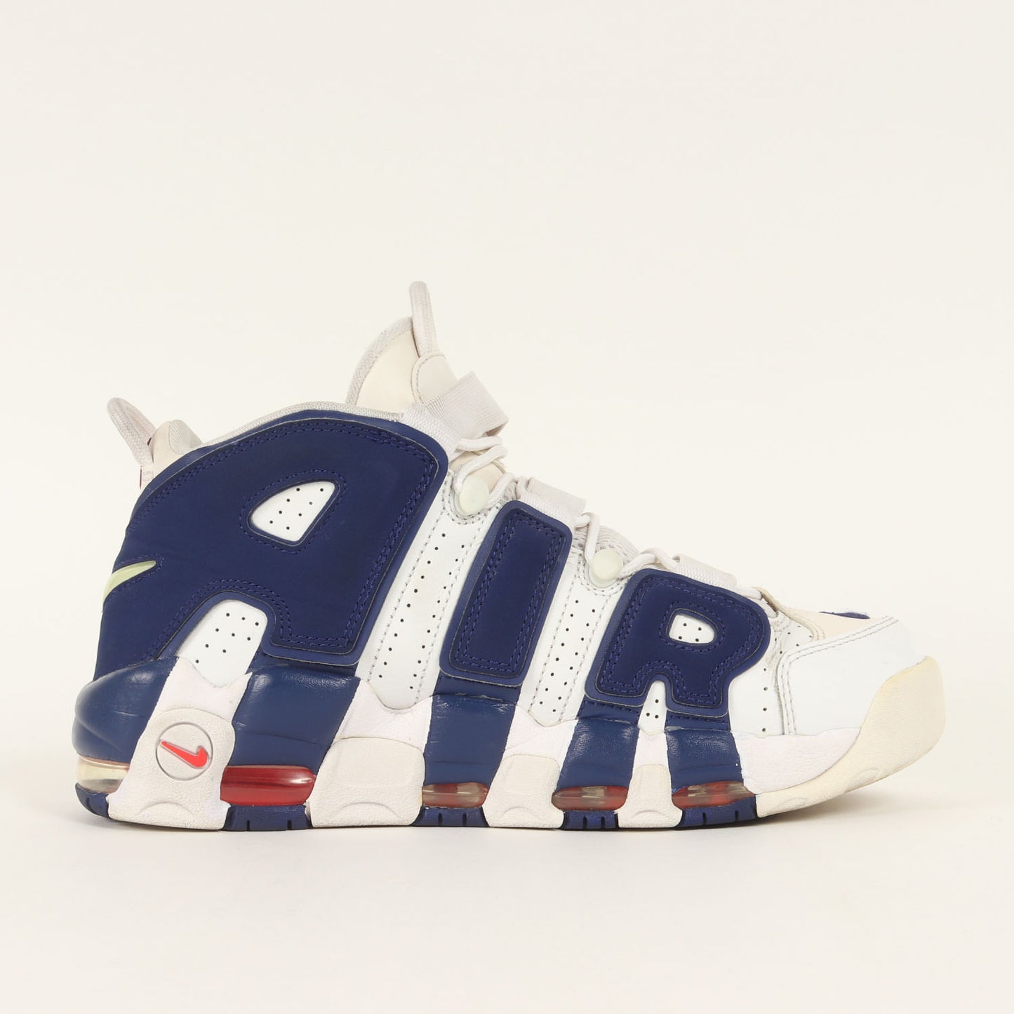 AIR MORE UPTEMPO 96 KNICKS (921948-101)
