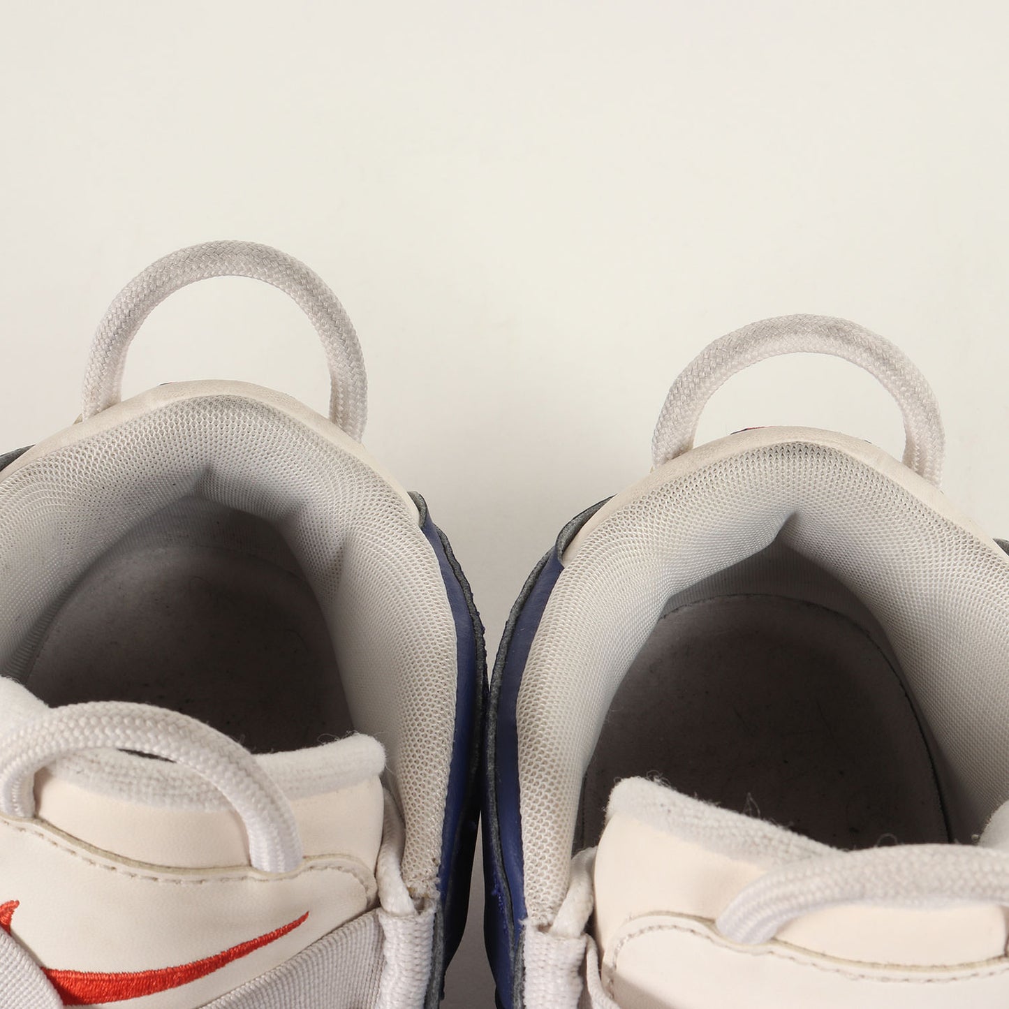AIR MORE UPTEMPO 96 KNICKS (921948-101)