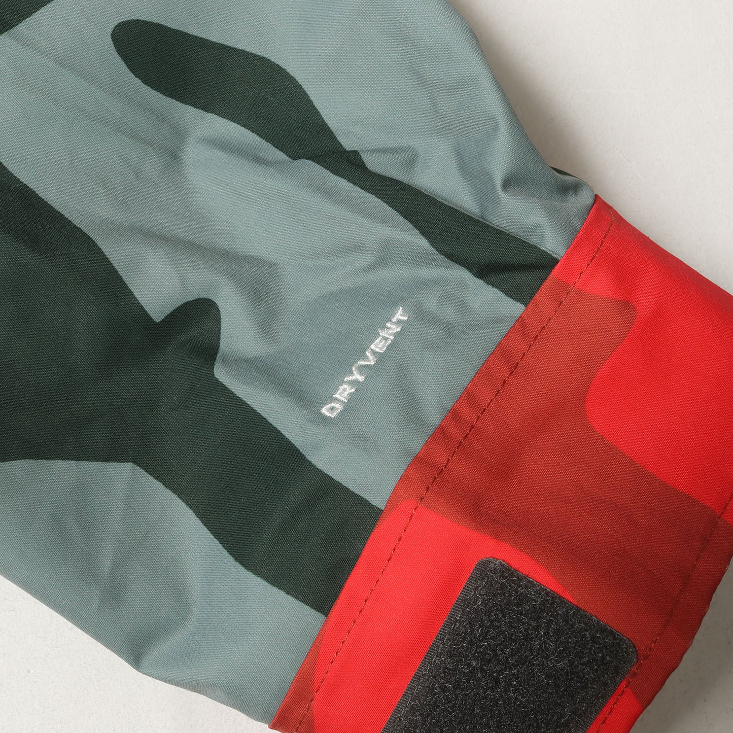 22SS US企画 ×KAWS マウンテンジャケット(1986 Mountain Jacket)