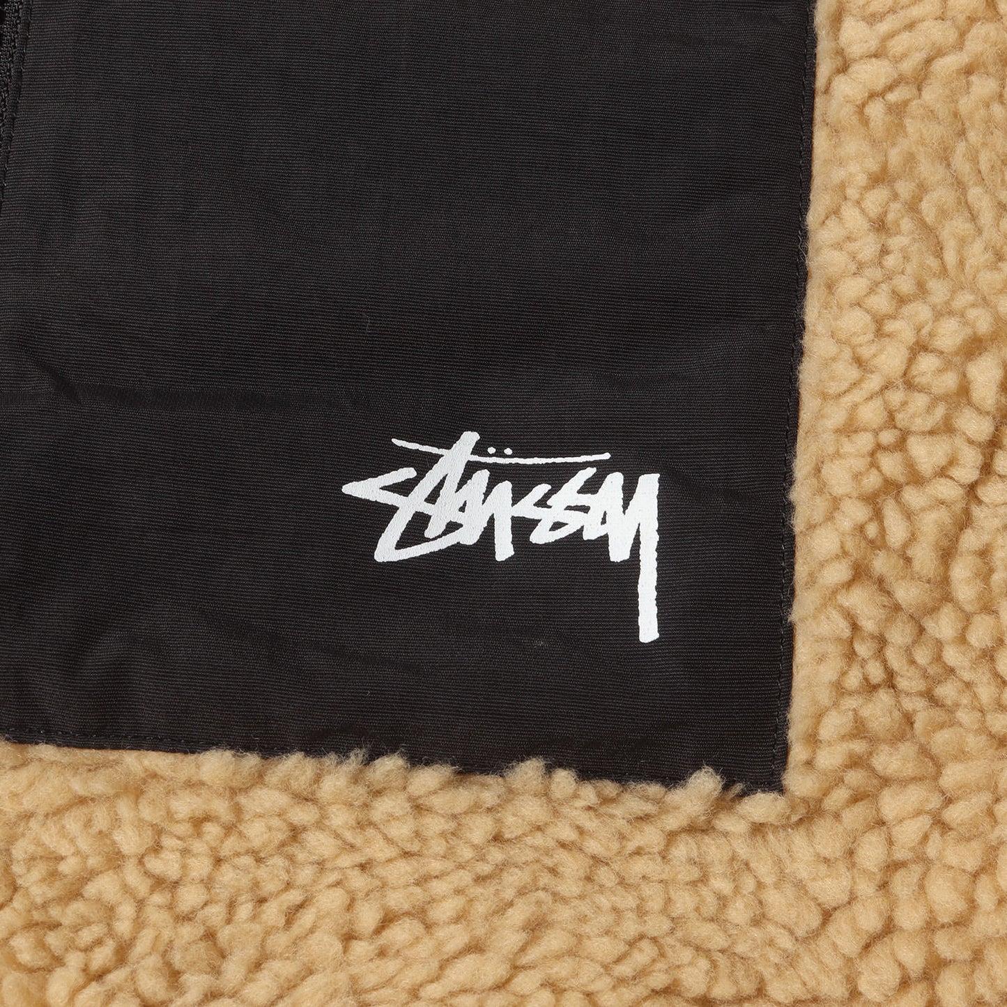 オーストラリア限定 8ボール シェルパフリース リバーシブル ベスト(8 BALL SHERPA REVERSIBLE VEST)