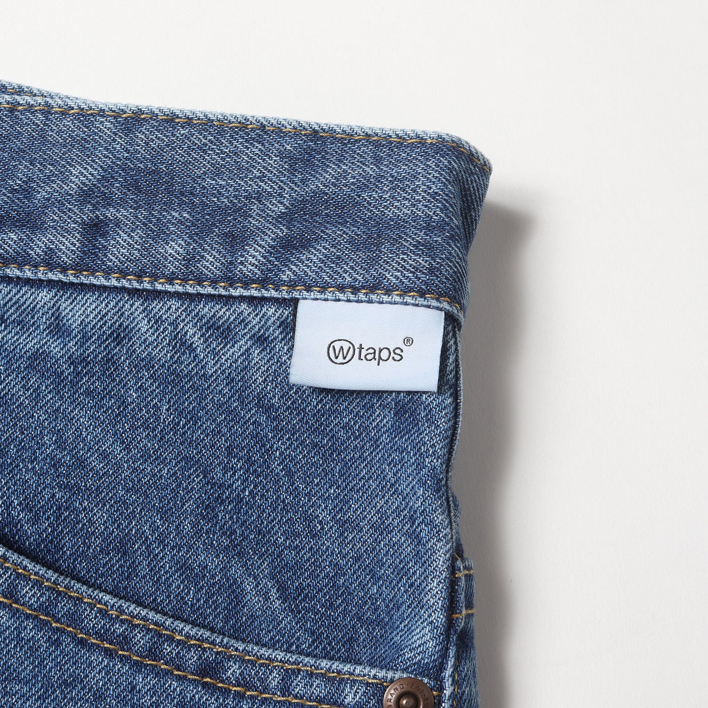 23AW ストーンバイオブリーチ加工 ワイド デニムパンツ(BLUES STRAIGHT / TROUSERS / COTTON. DENIM)