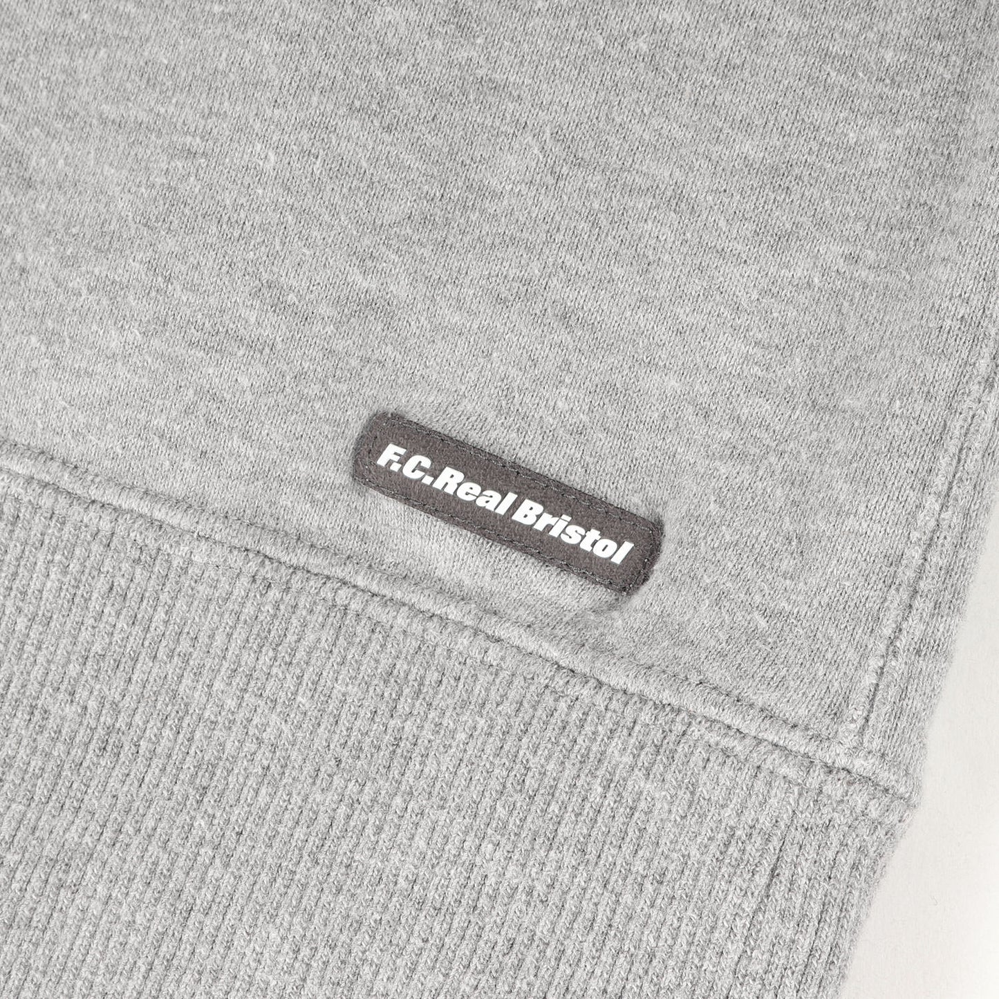 ブランドロゴ刺繍 クルーネック スウェット(EMBROIDERY AUTHENTIC LOGO CREW NECK)