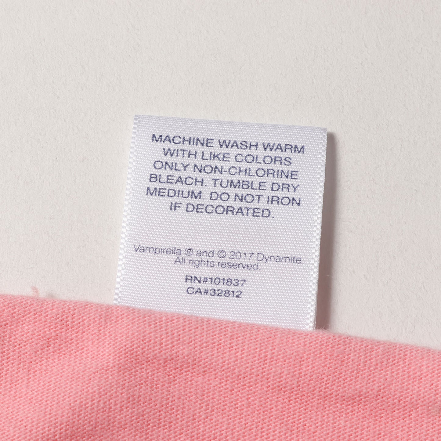 ×Vampirella カード グラフィックTシャツ(Card Tee)