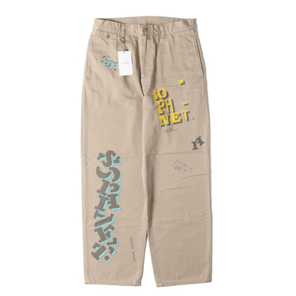 25SS ×SIMON TAYLOR グラフィック チノパンツ(LOGO CHINO PANTS)