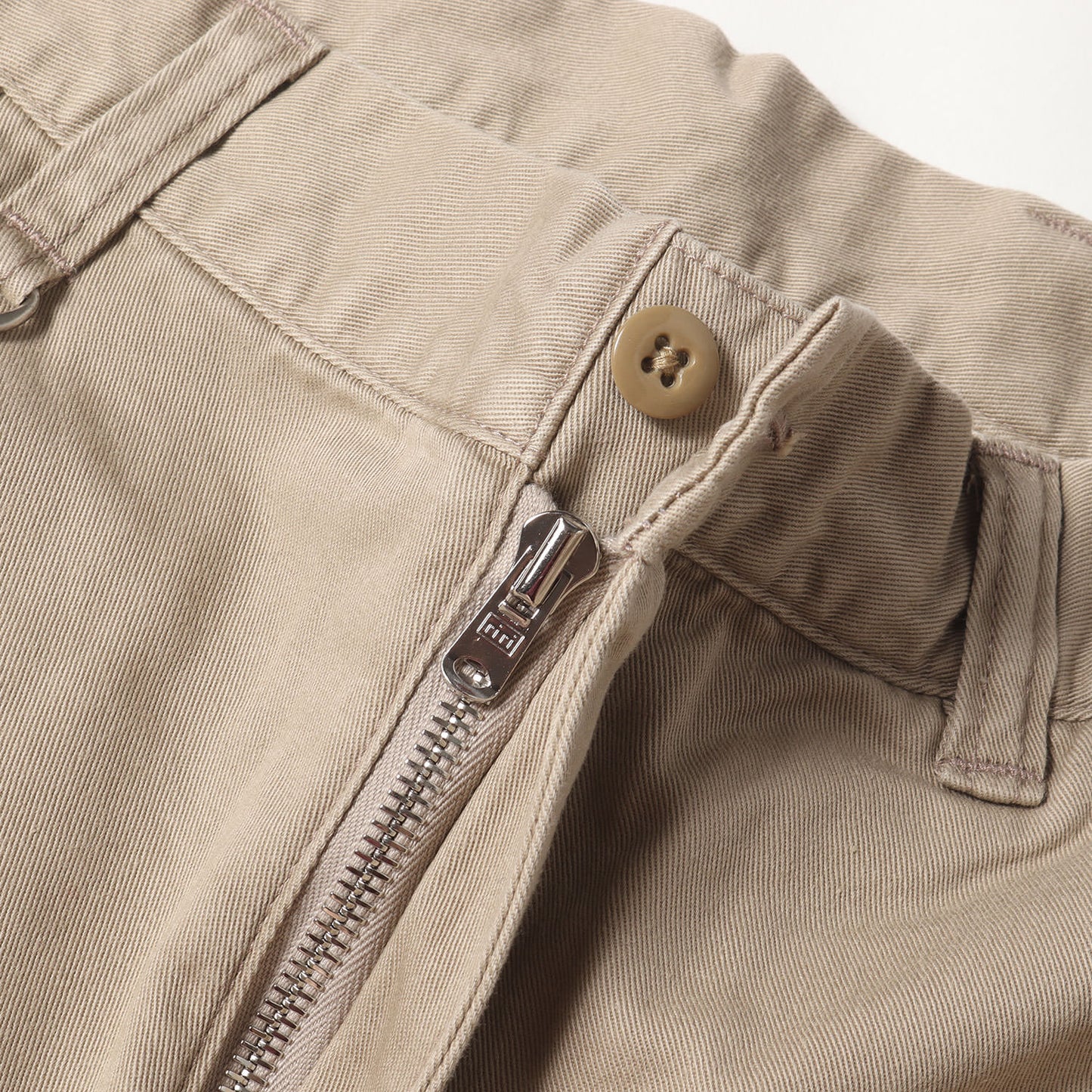 25SS ×SIMON TAYLOR グラフィック チノパンツ(LOGO CHINO PANTS)