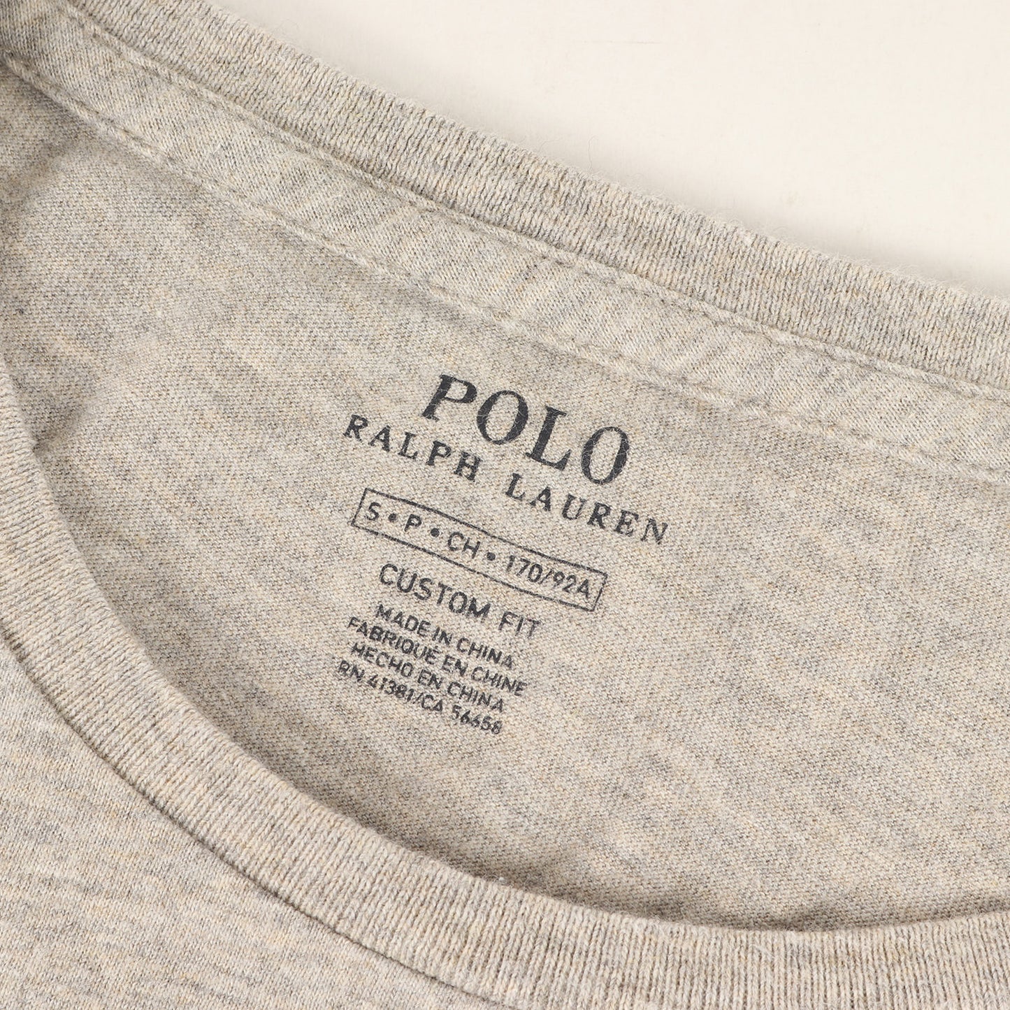 [現行モデル] ワンポイント刺繍 クルーネック Tシャツ(CUSTOM FIT)