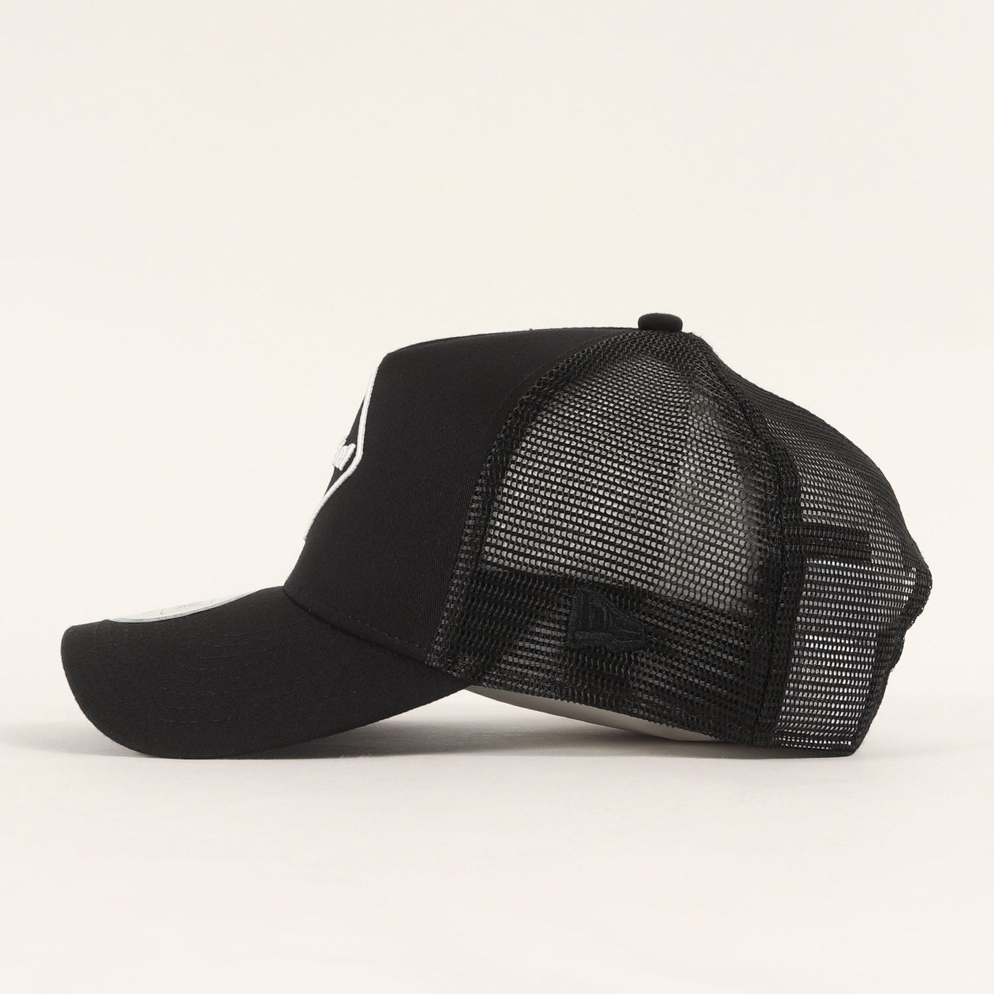 25SS ×NEW ERA エンブレム メッシュキャップ(9FORTY A-FRAME MESH CAP)
