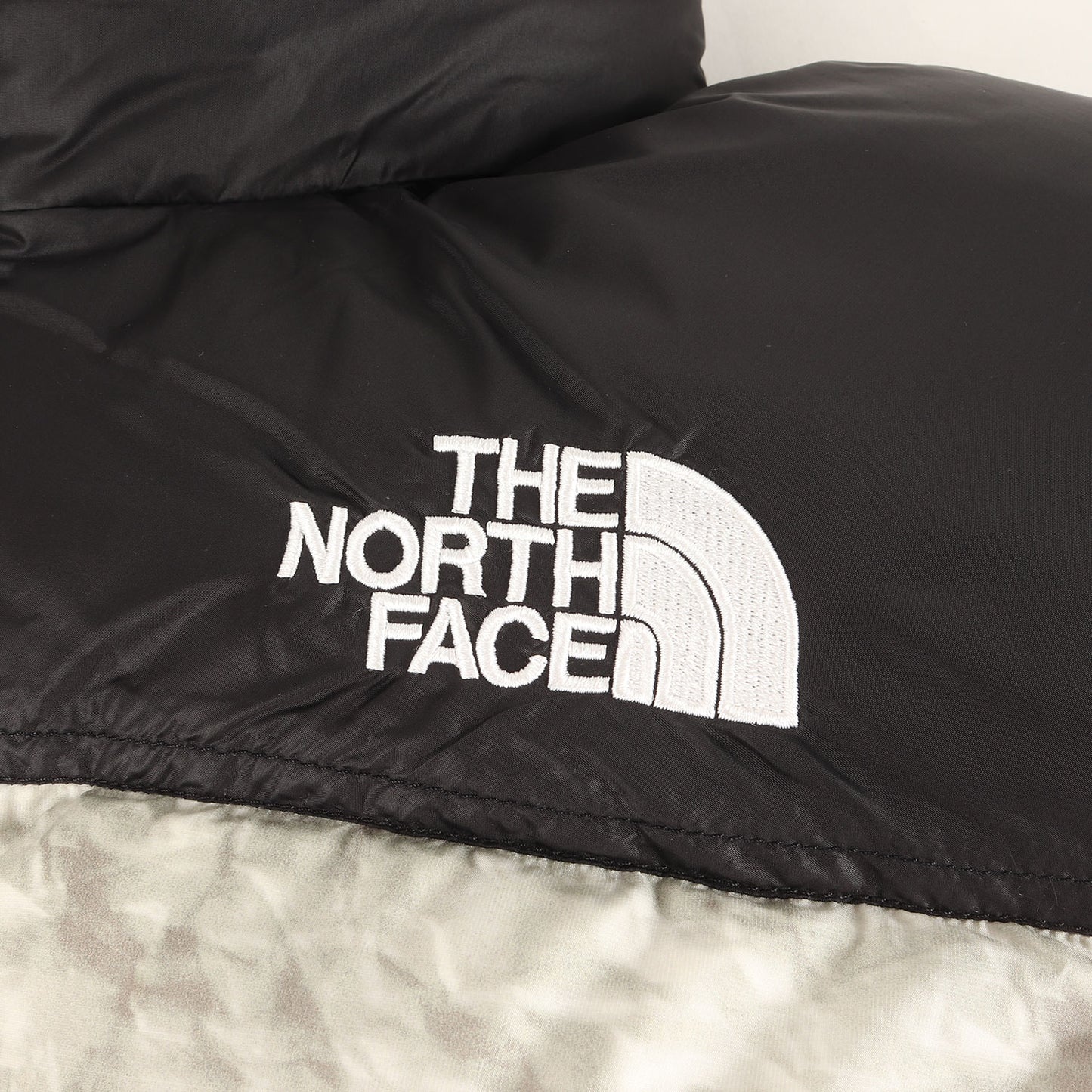 ×THE NORTH FACE ペーパープリント ヌプシ ダウンジャケット(Paper Print Nuptse Jacket)