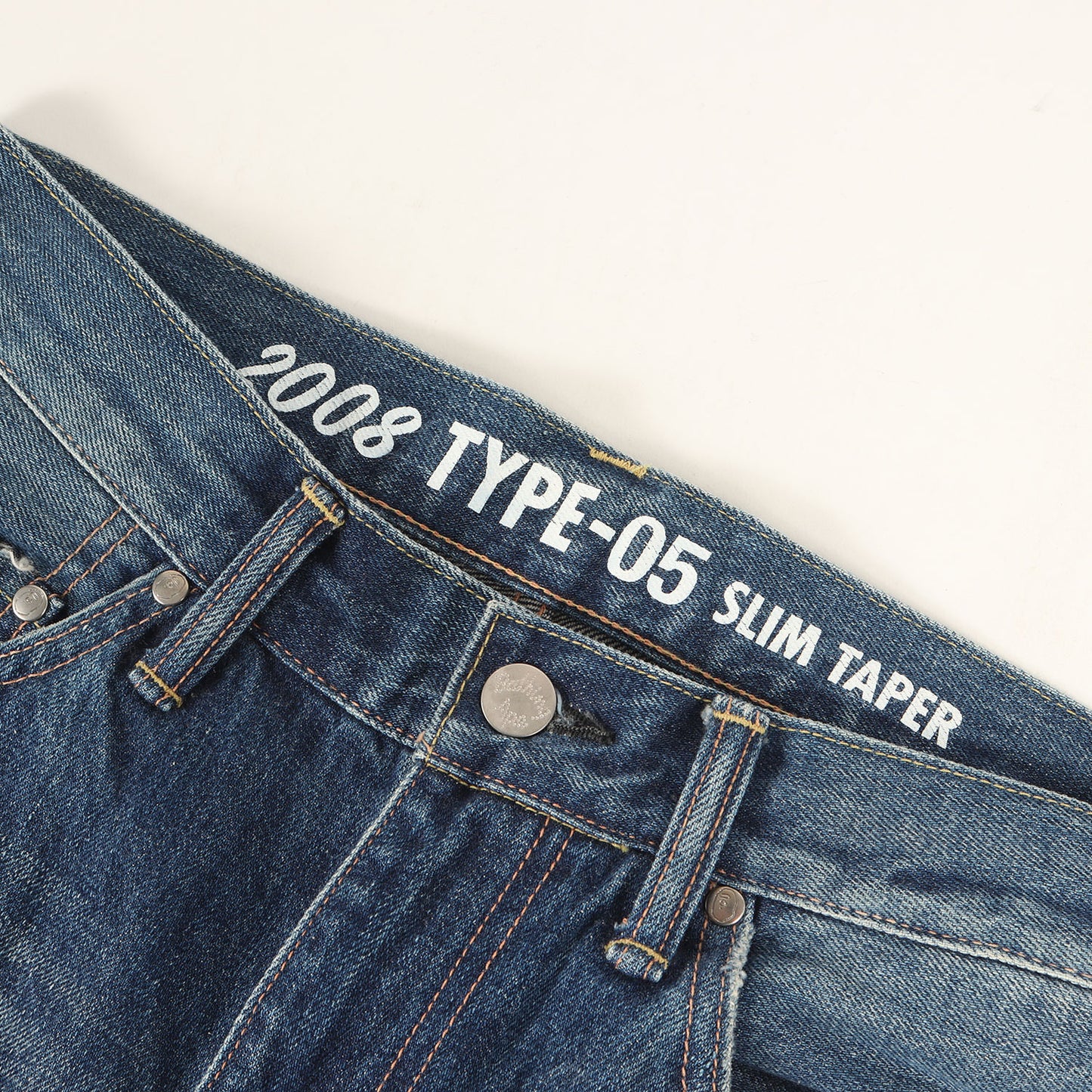 シャーク プリント ヴィンテージ加工 スリムテーパード デニムパンツ