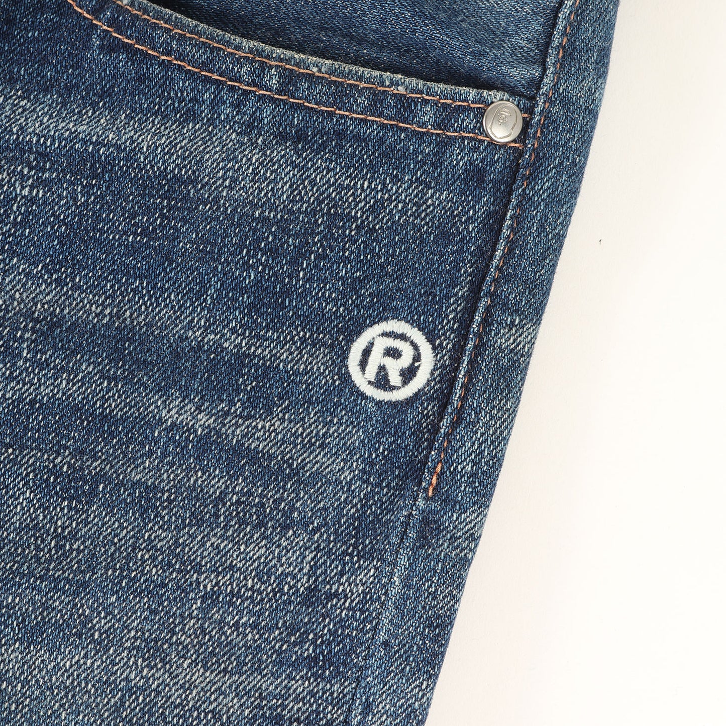 シャーク プリント ヴィンテージ加工 スリムテーパード デニムパンツ