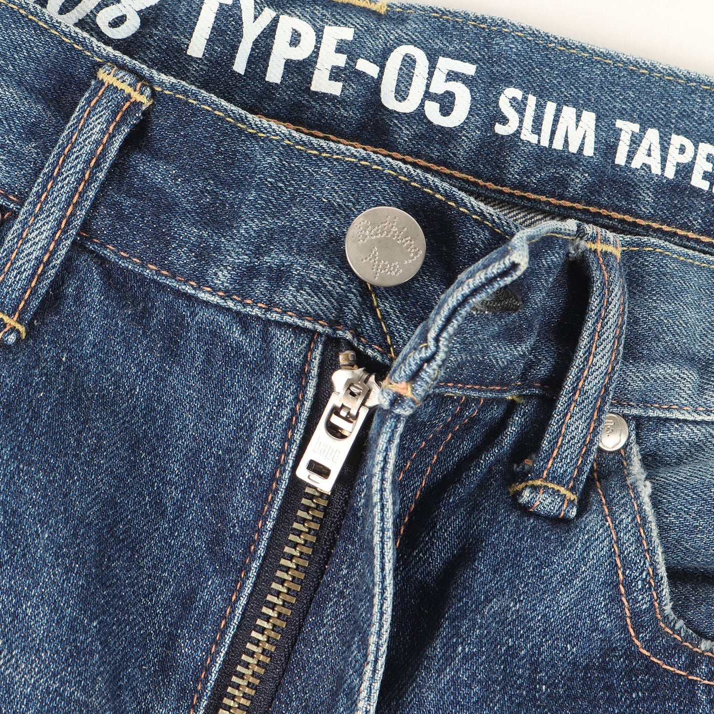 シャーク プリント ヴィンテージ加工 スリムテーパード デニムパンツ