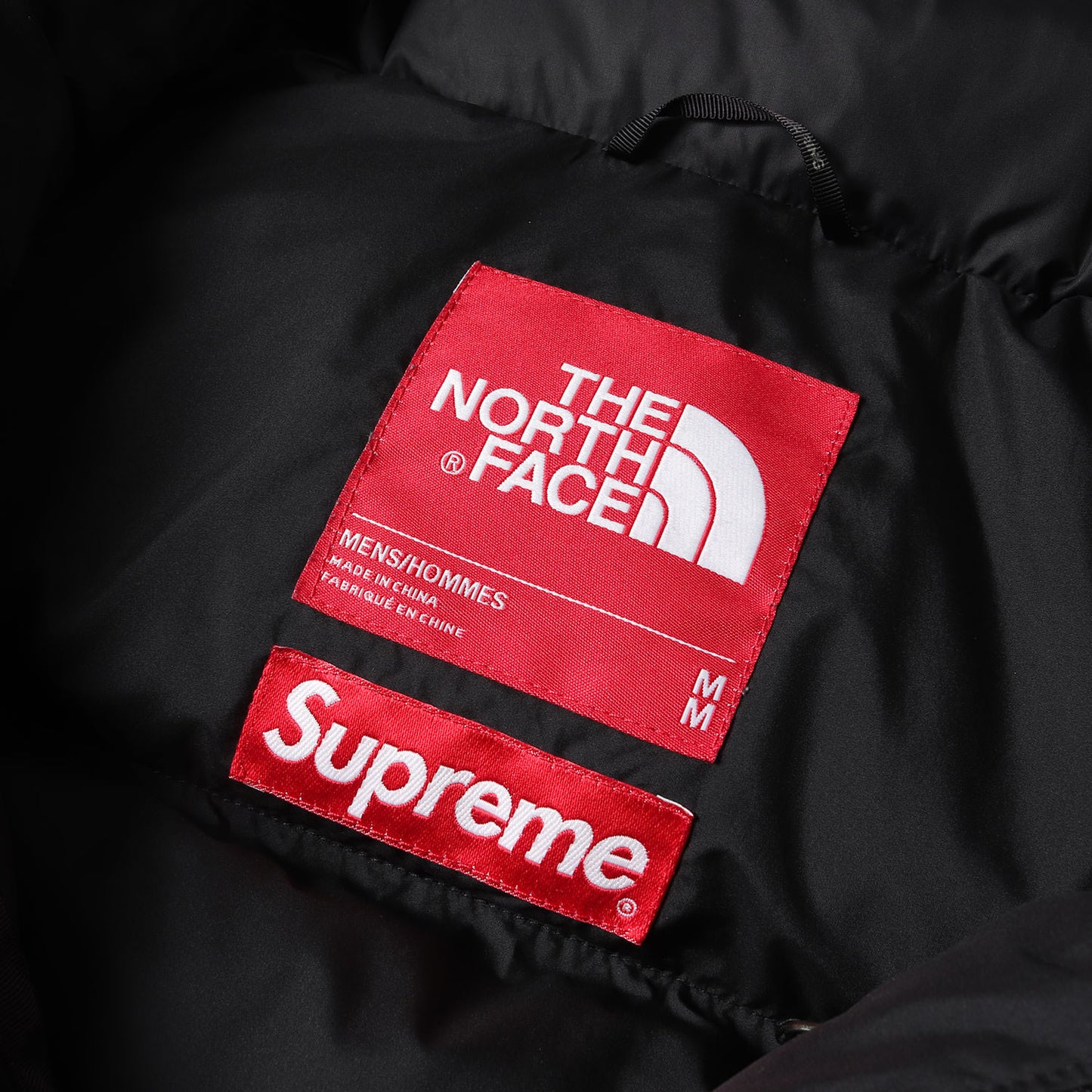 ×THE NORTH FACE メッセージロゴ ヌプシ ダウンジャケット(Nuptse Jacket)