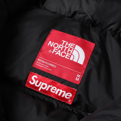 ×THE NORTH FACE メッセージロゴ ヌプシ ダウンジャケット(Nuptse Jacket)