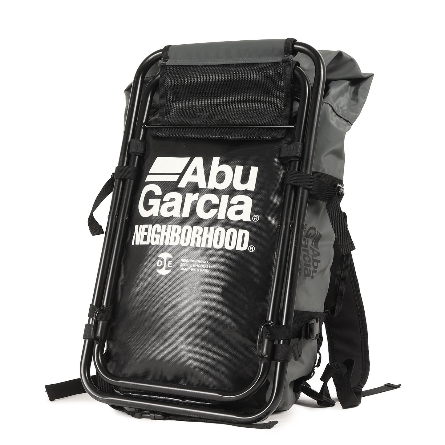 21SS ×AbuGarcia 折りたたみチェア付き ダッフル型 バックパック(NHAB . BASE DUFFLE / P-LUGGAGE)